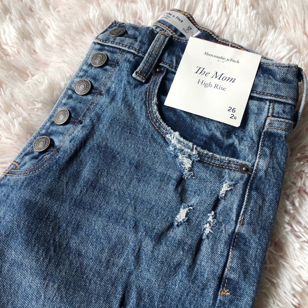 NWT Abercrombie The Mom High Rise Jeans